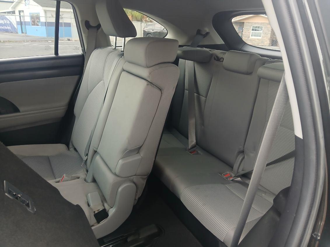 Toyota Highlander LE FWD V6 2022