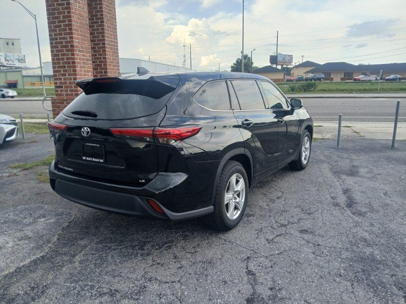 Toyota Highlander LE FWD V6 2022