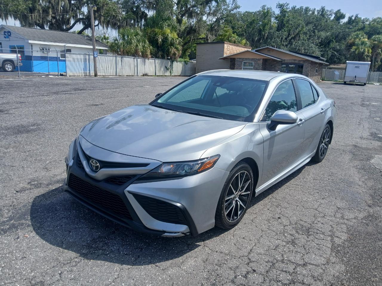 Toyota Camry SE 2021