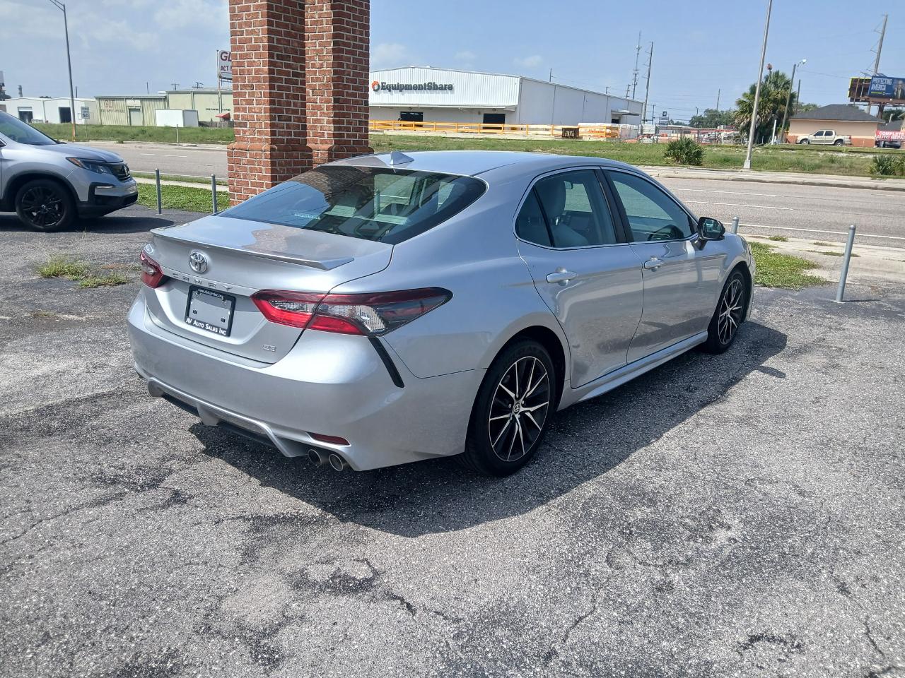 Toyota Camry SE 2021