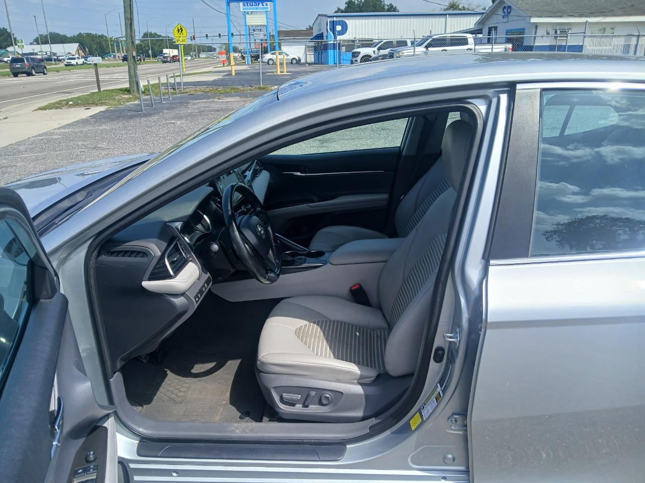 Toyota Camry SE 2021