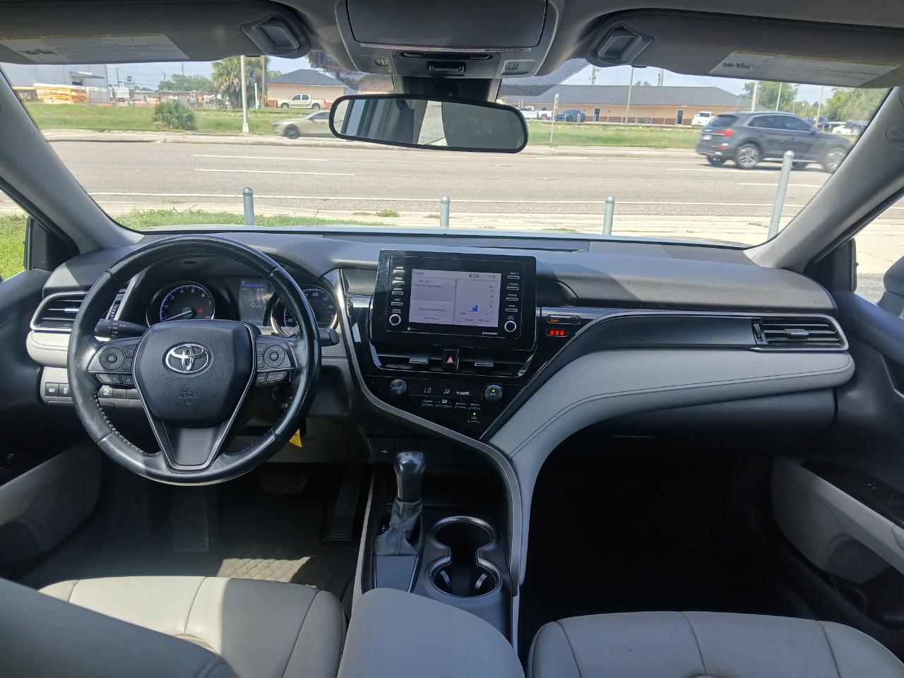 Toyota Camry SE 2021