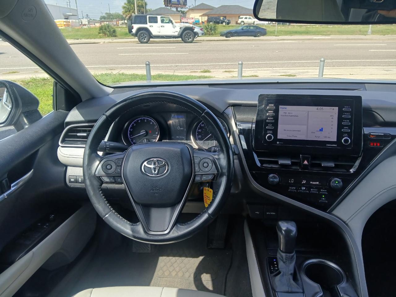 Toyota Camry SE 2021