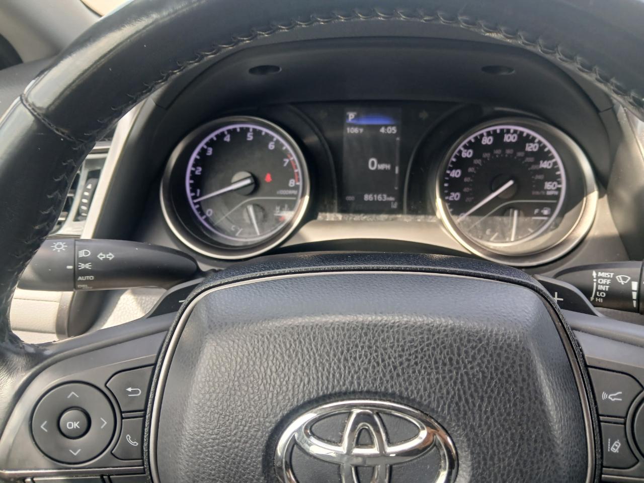 Toyota Camry SE 2021