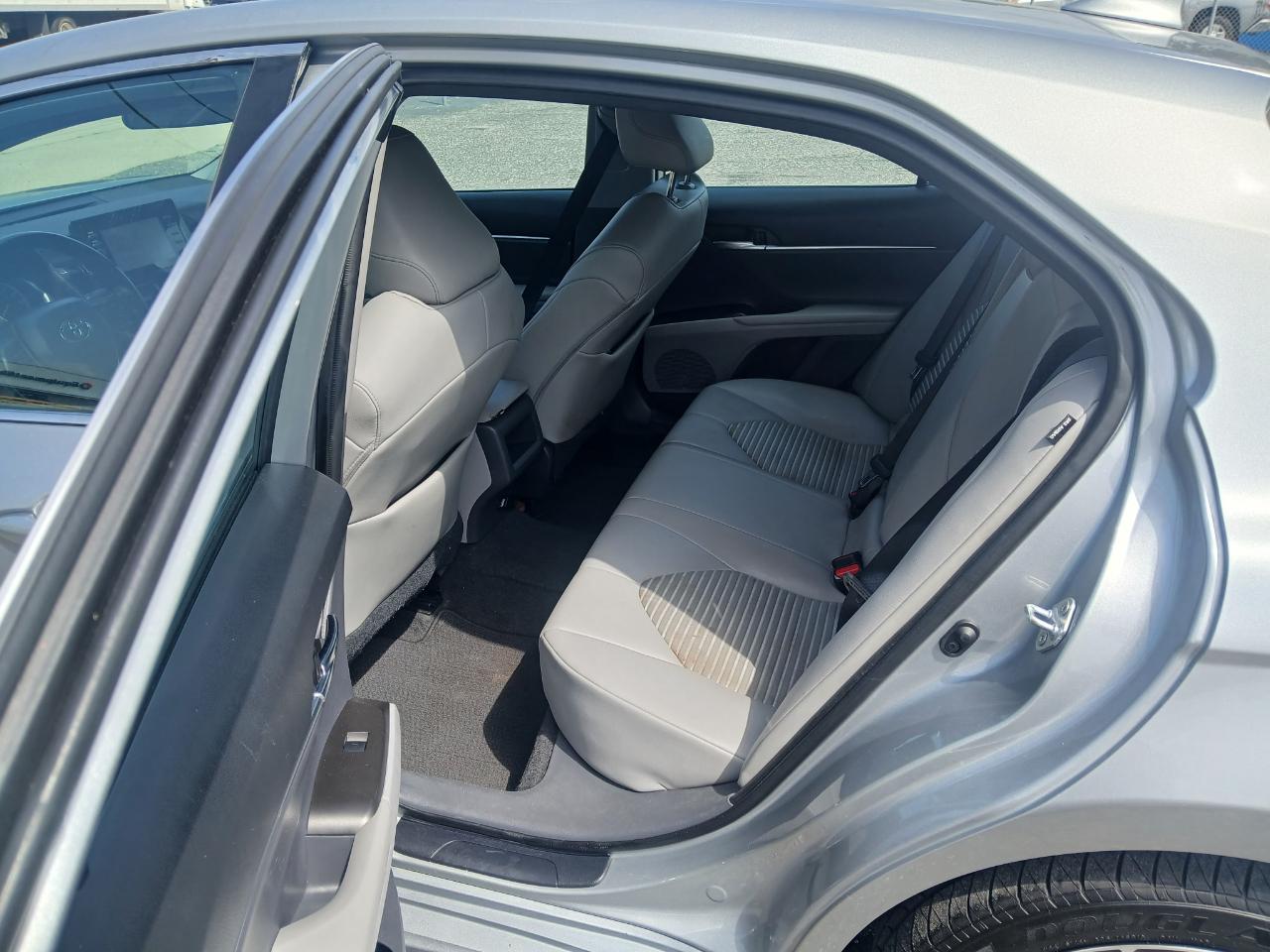 Toyota Camry SE 2021