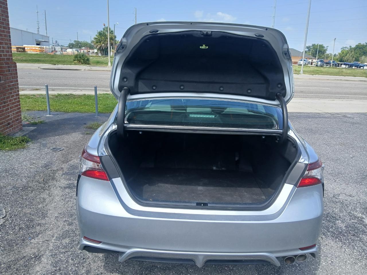 Toyota Camry SE 2021