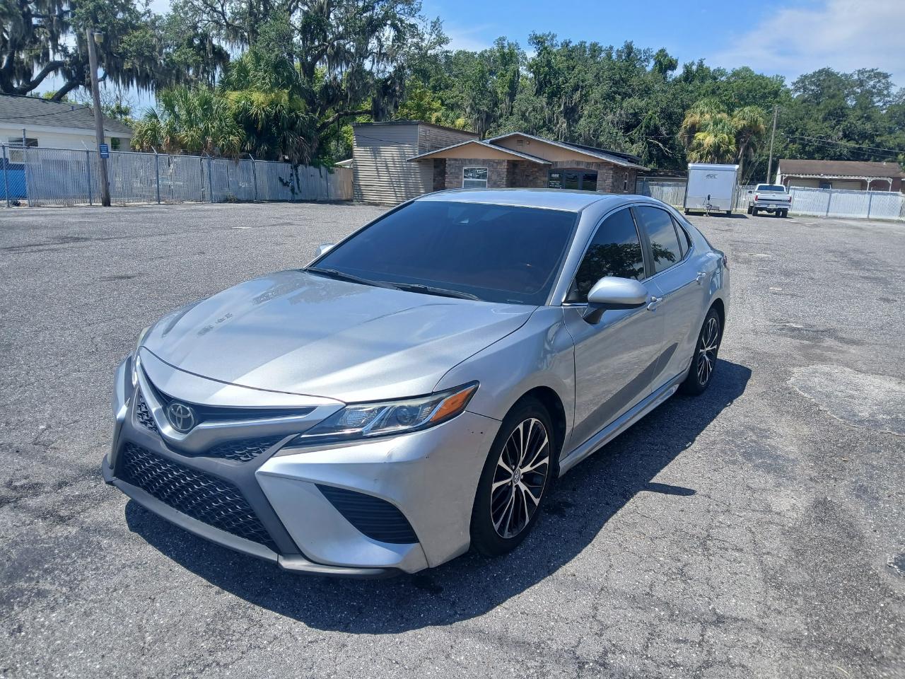 Toyota Camry SE 2019