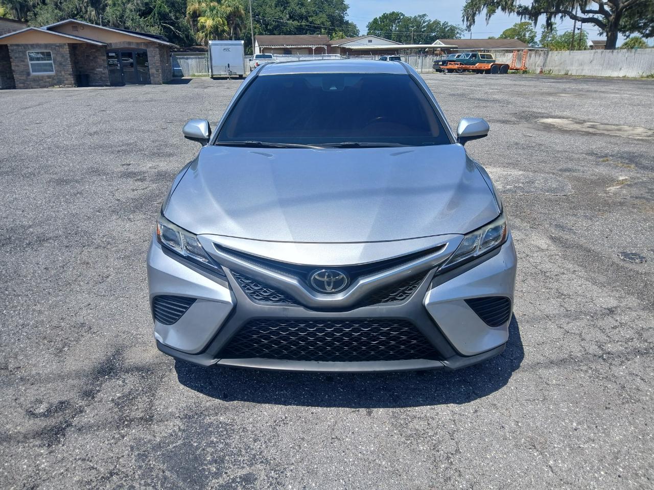 Toyota Camry SE 2019
