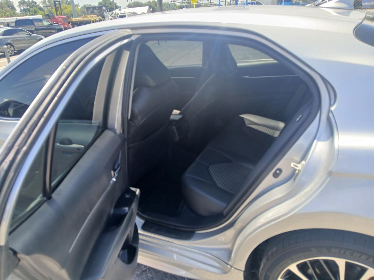 Toyota Camry SE 2019