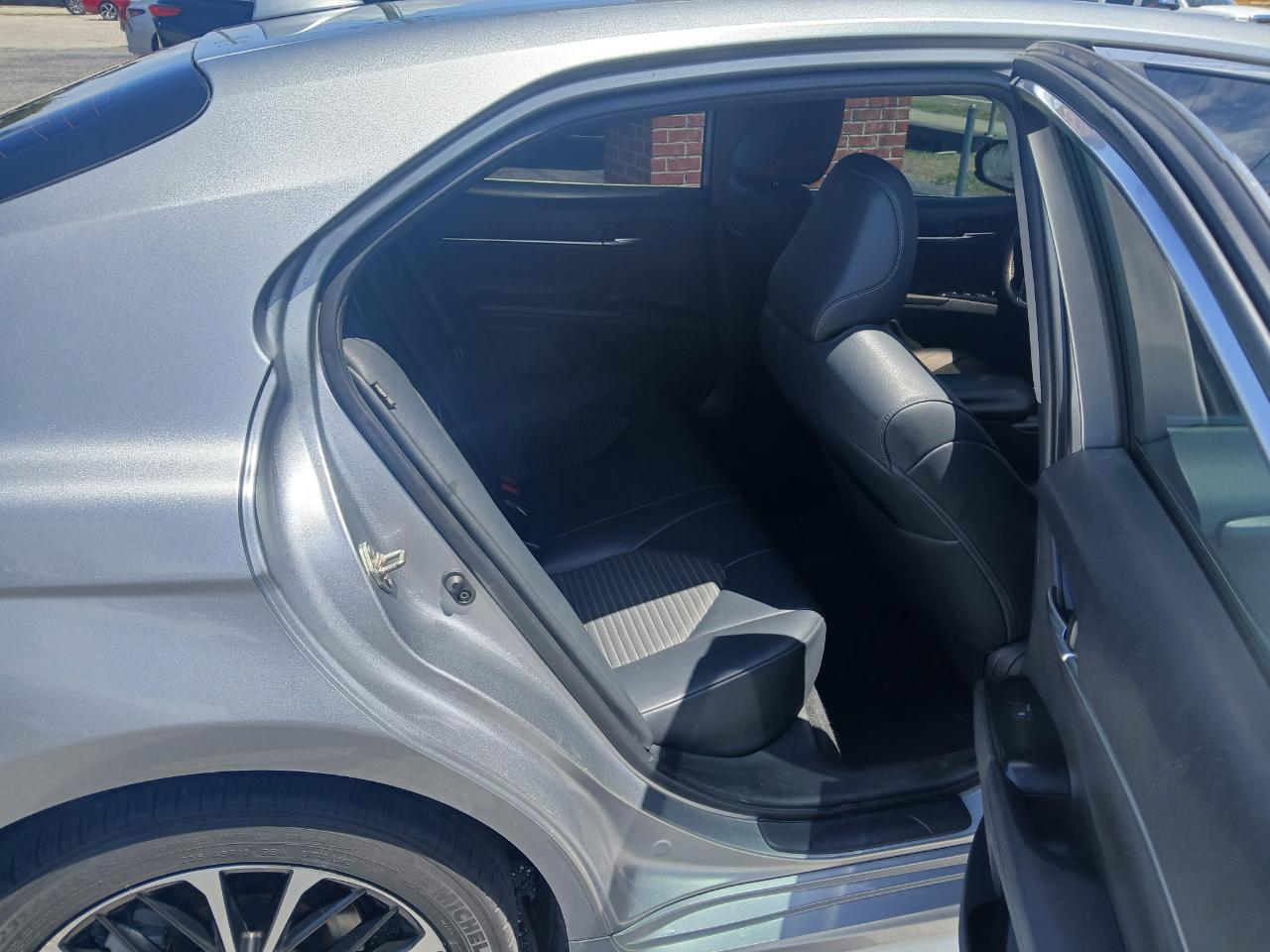 Toyota Camry SE 2019