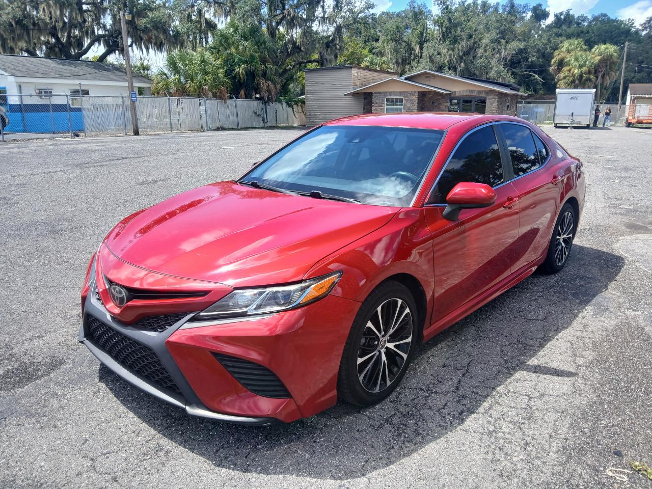 Toyota Camry SE 2020