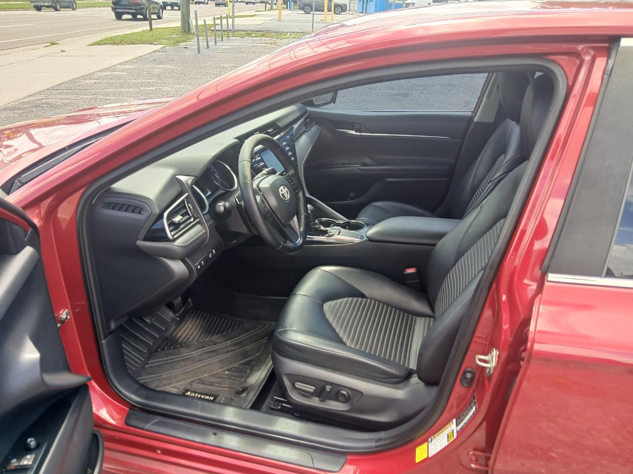 Toyota Camry SE 2020