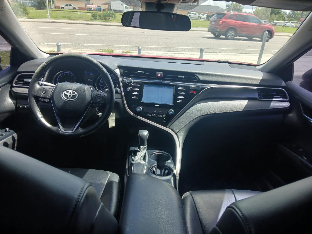 Toyota Camry SE 2020