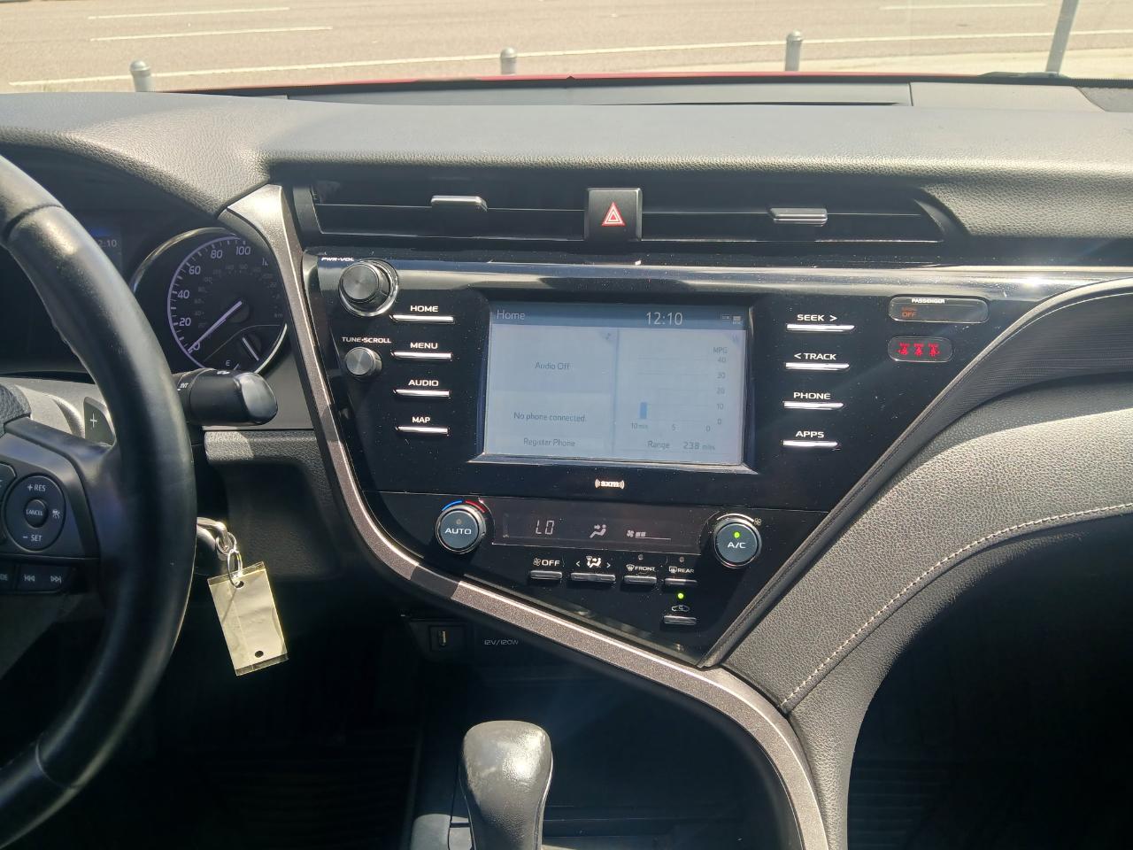 Toyota Camry SE 2020