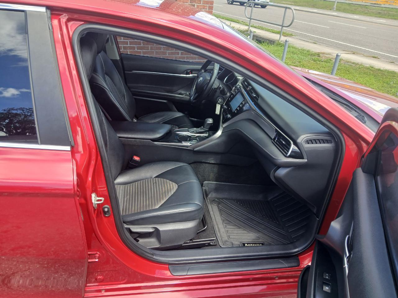 Toyota Camry SE 2020