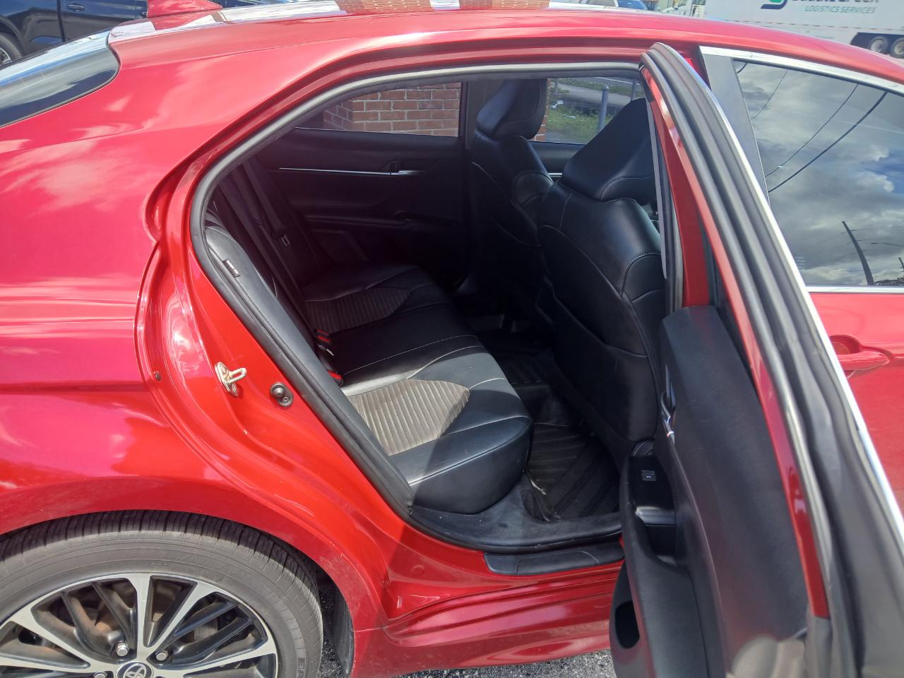 Toyota Camry SE 2020