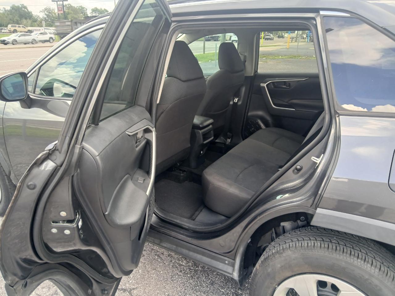 Toyota RAV4 LE 2019