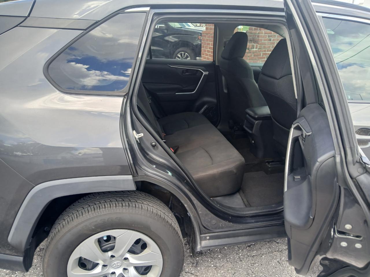 Toyota RAV4 LE 2019