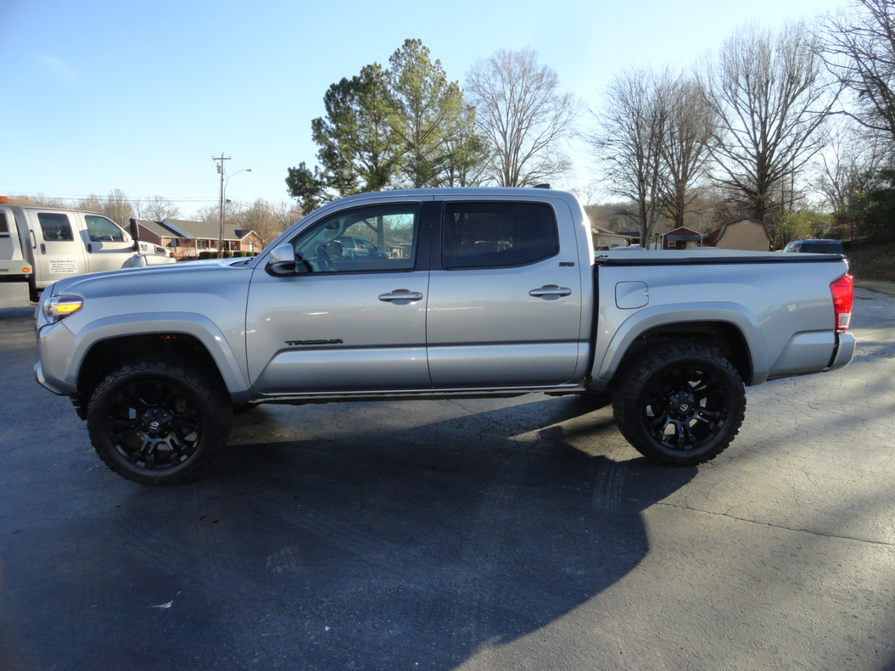 Toyota Tacoma SR5 Double Cab 5' Bed V6 4x2 AT (Natl) 2017