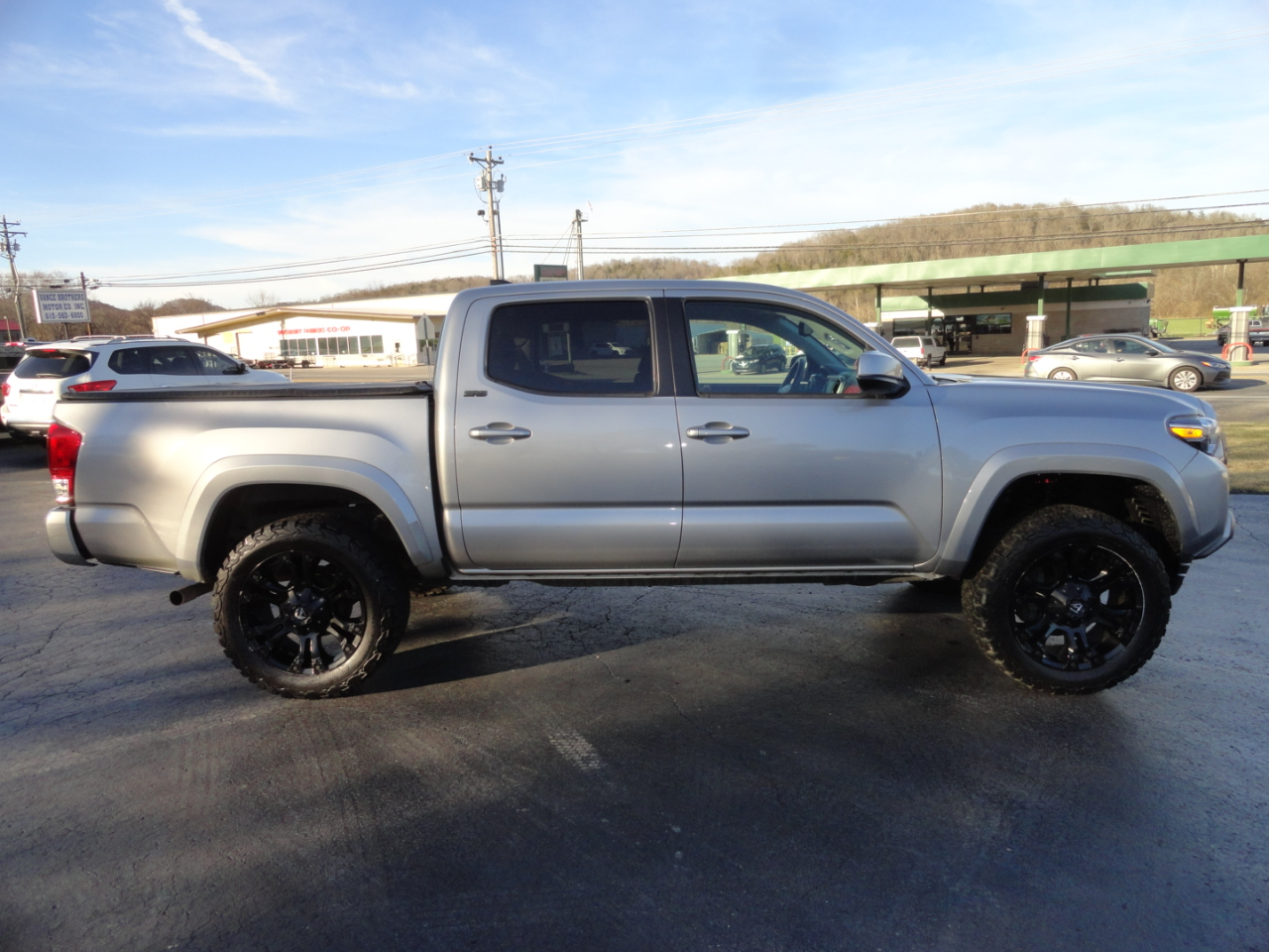 Toyota Tacoma SR5 Double Cab 5' Bed V6 4x2 AT (Natl) 2017