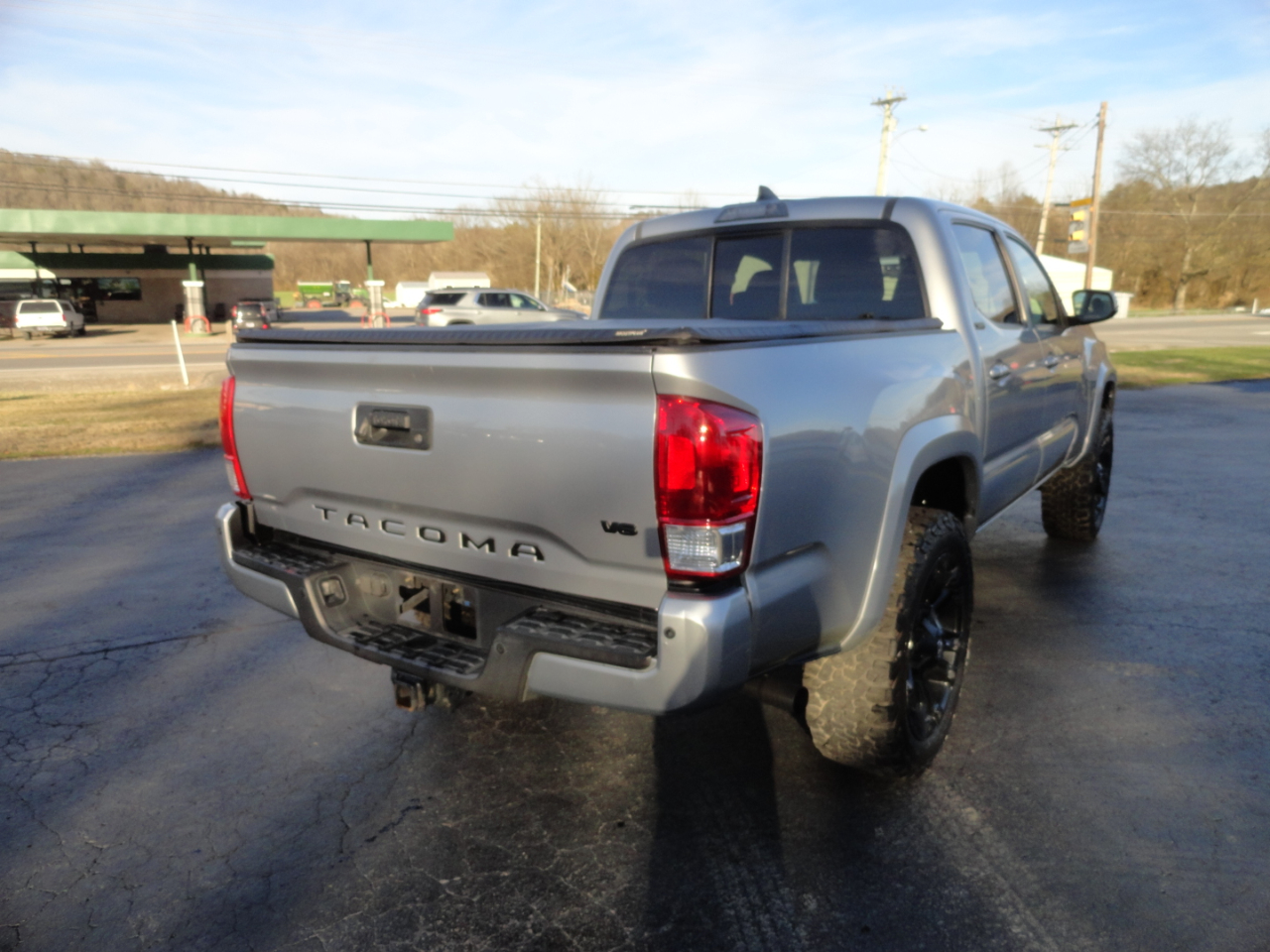 Toyota Tacoma SR5 Double Cab 5' Bed V6 4x2 AT (Natl) 2017