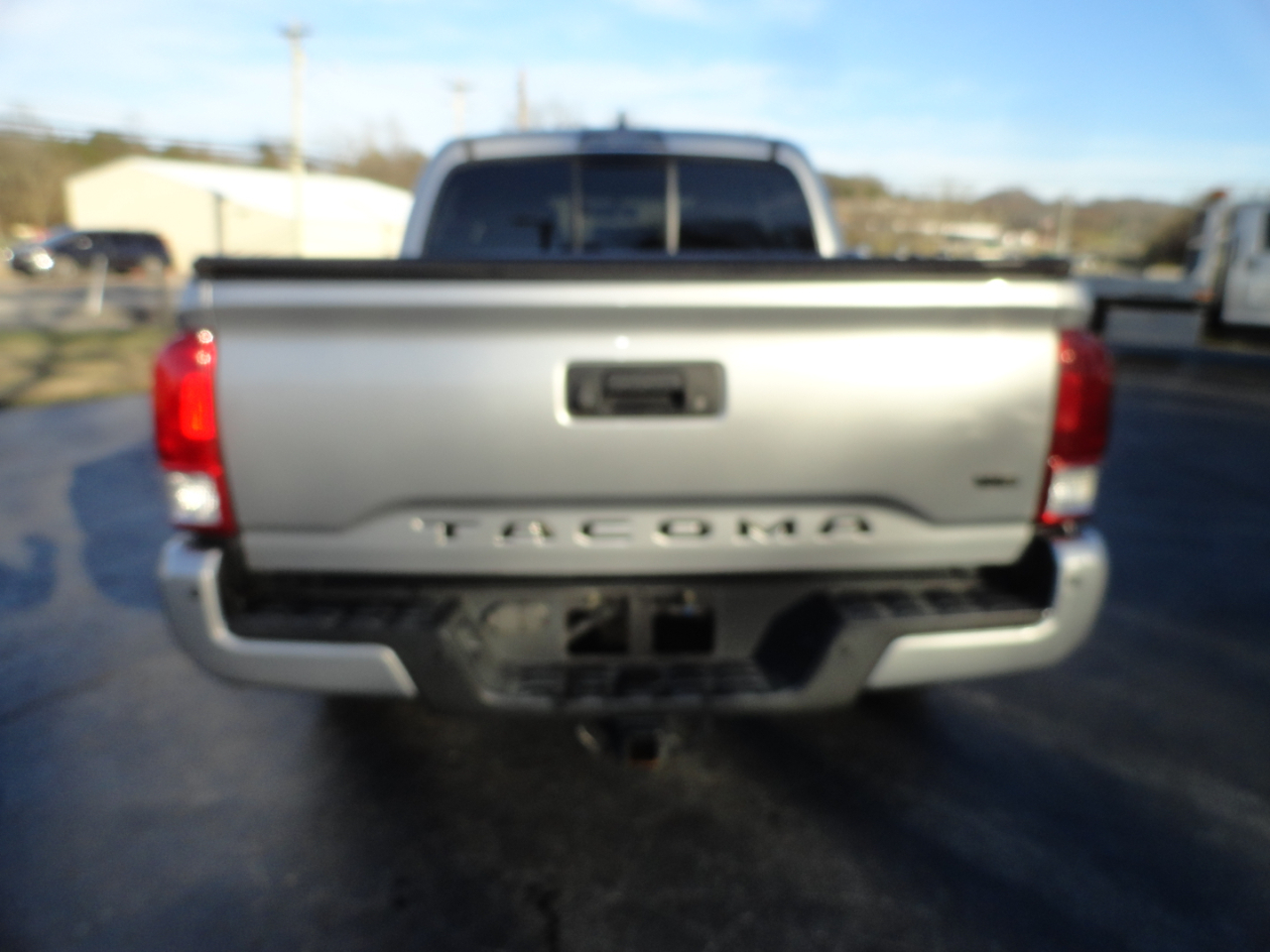 Toyota Tacoma SR5 Double Cab 5' Bed V6 4x2 AT (Natl) 2017