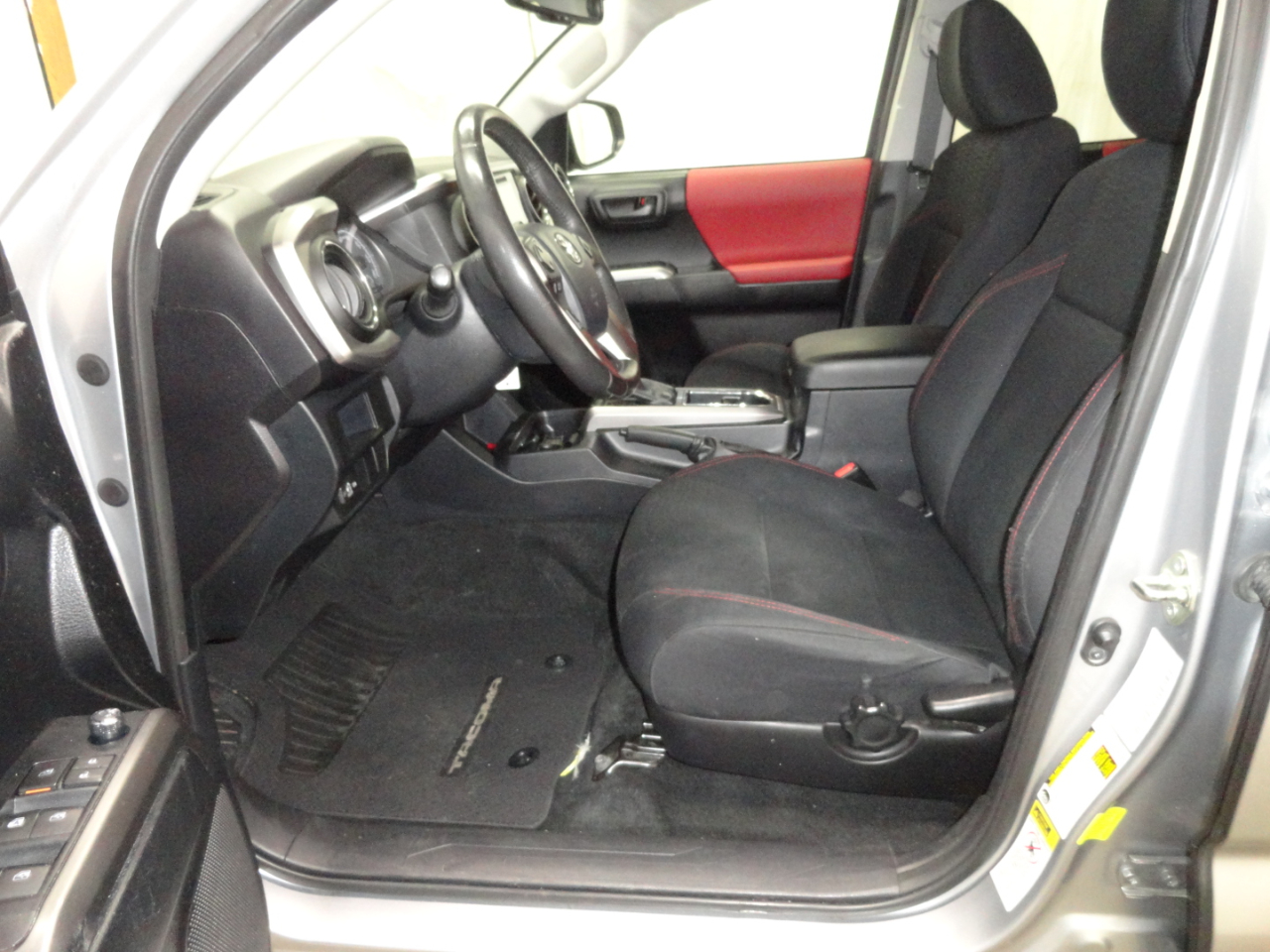 Toyota Tacoma SR5 Double Cab 5' Bed V6 4x2 AT (Natl) 2017