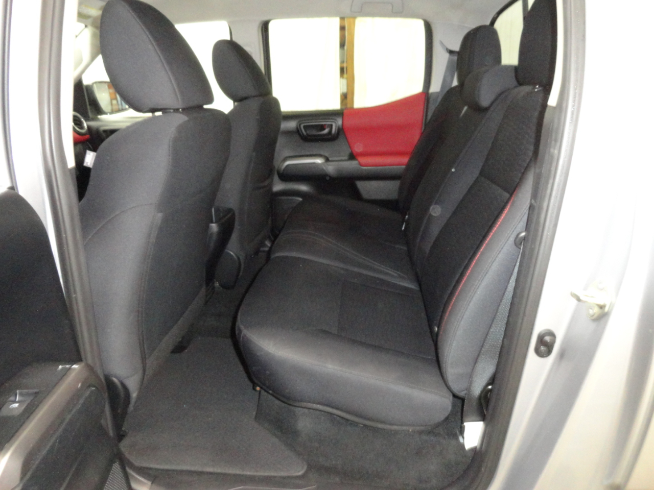 Toyota Tacoma SR5 Double Cab 5' Bed V6 4x2 AT (Natl) 2017