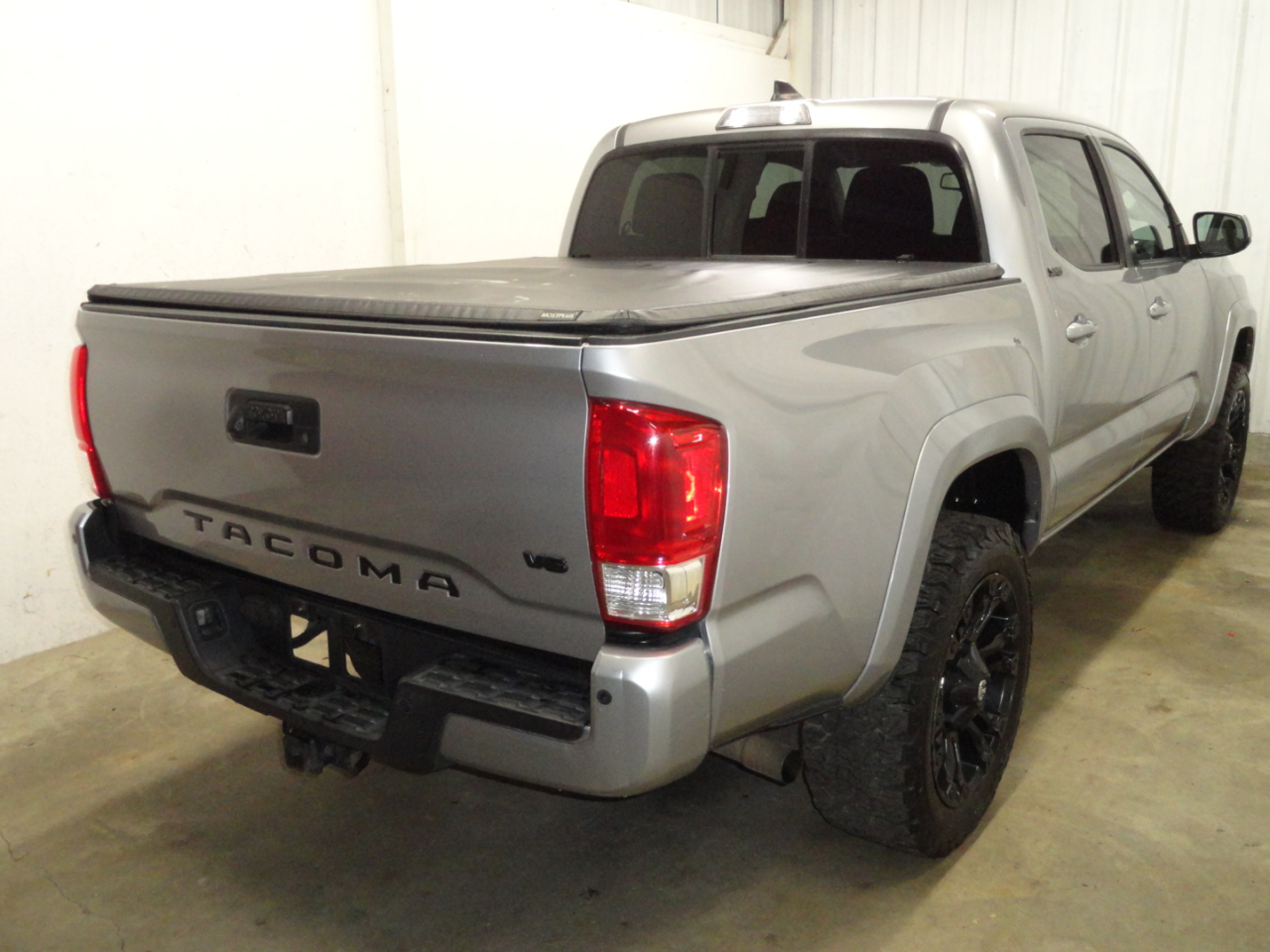 Toyota Tacoma SR5 Double Cab 5' Bed V6 4x2 AT (Natl) 2017