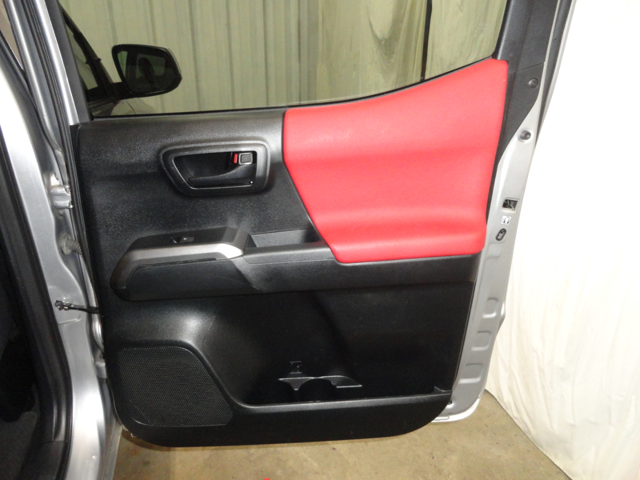 Toyota Tacoma SR5 Double Cab 5' Bed V6 4x2 AT (Natl) 2017