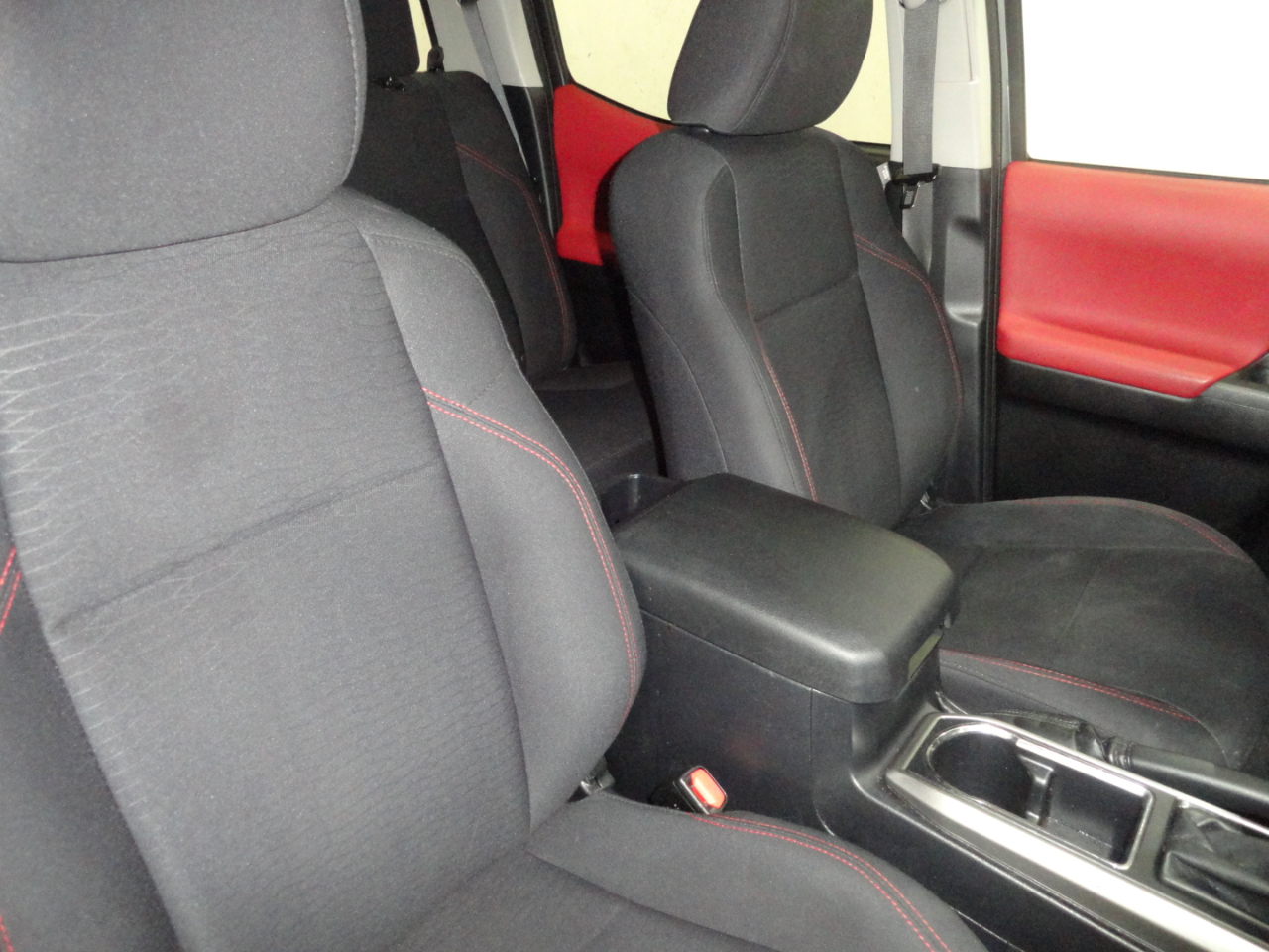 Toyota Tacoma SR5 Double Cab 5' Bed V6 4x2 AT (Natl) 2017