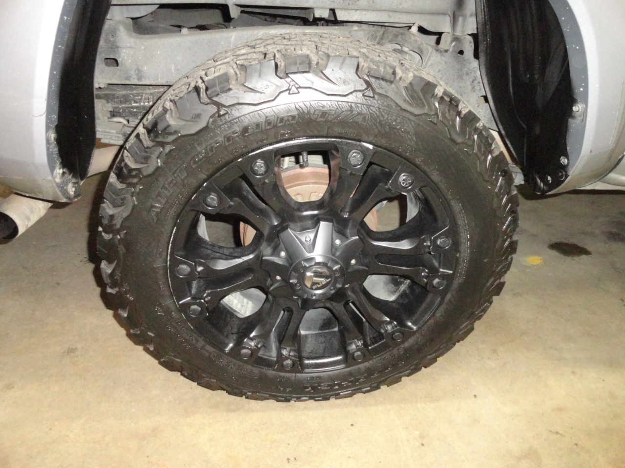 Toyota Tacoma SR5 Double Cab 5' Bed V6 4x2 AT (Natl) 2017