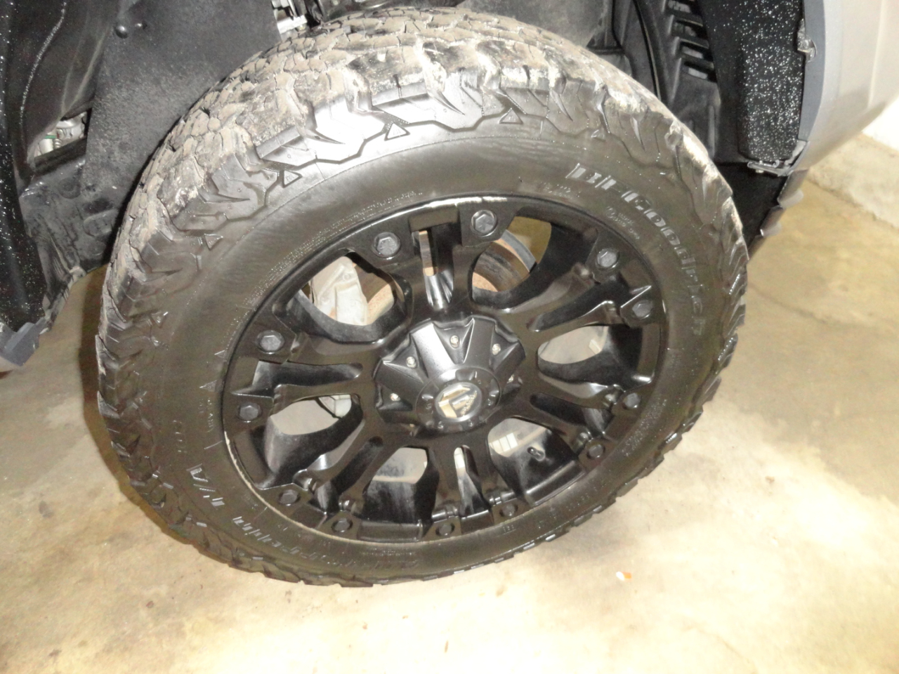 Toyota Tacoma SR5 Double Cab 5' Bed V6 4x2 AT (Natl) 2017