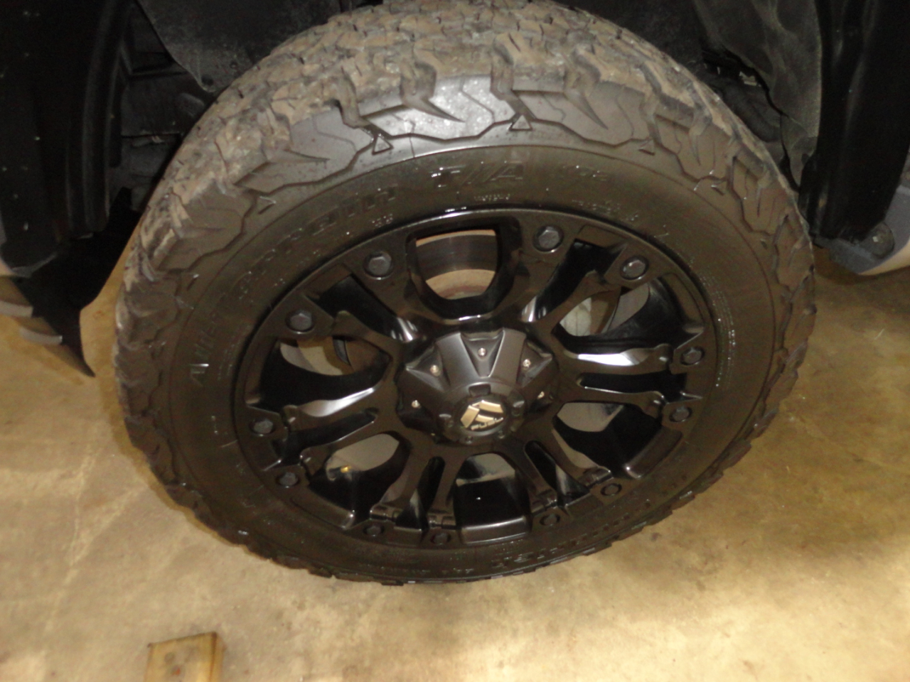 Toyota Tacoma SR5 Double Cab 5' Bed V6 4x2 AT (Natl) 2017