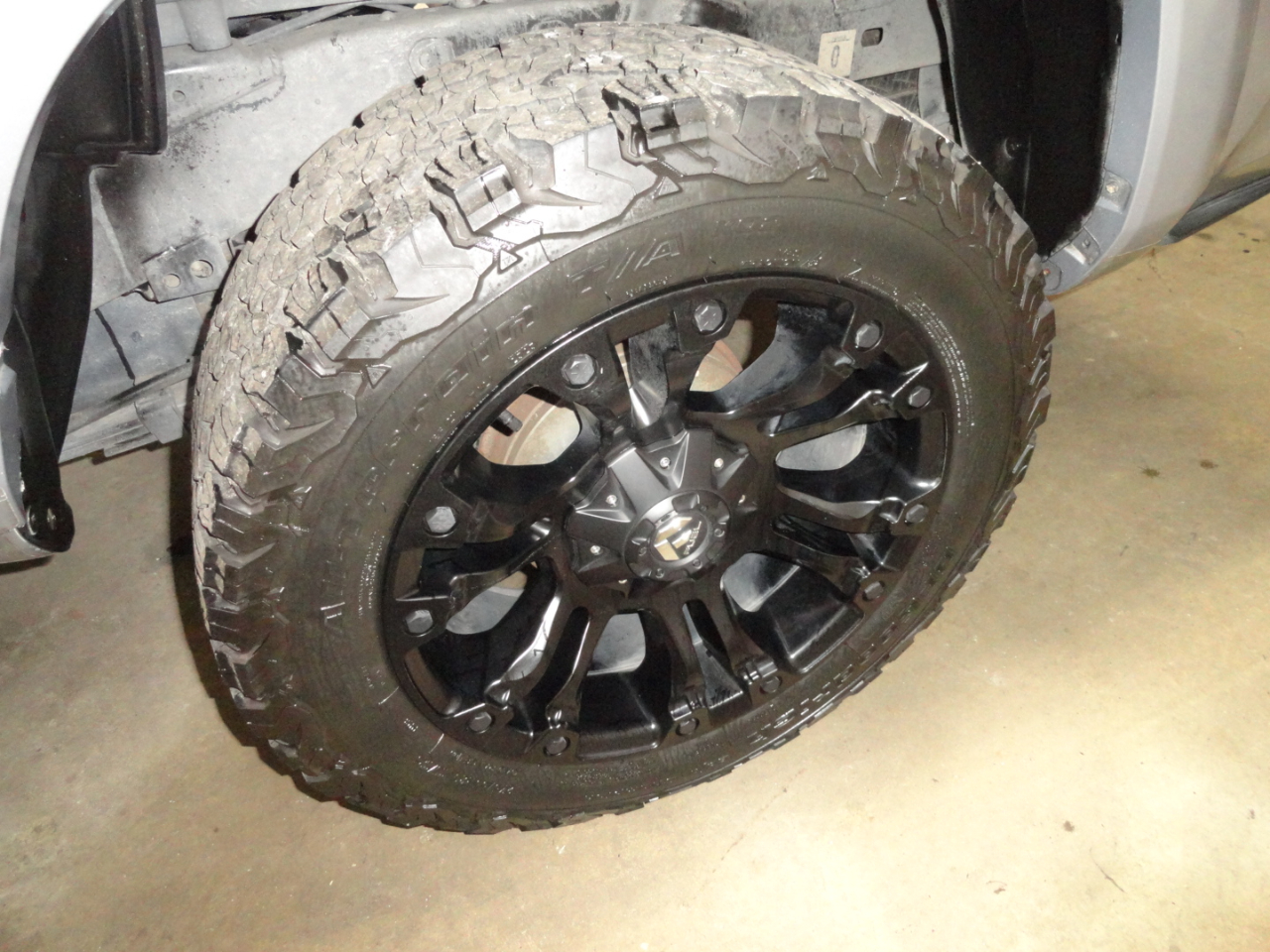 Toyota Tacoma SR5 Double Cab 5' Bed V6 4x2 AT (Natl) 2017