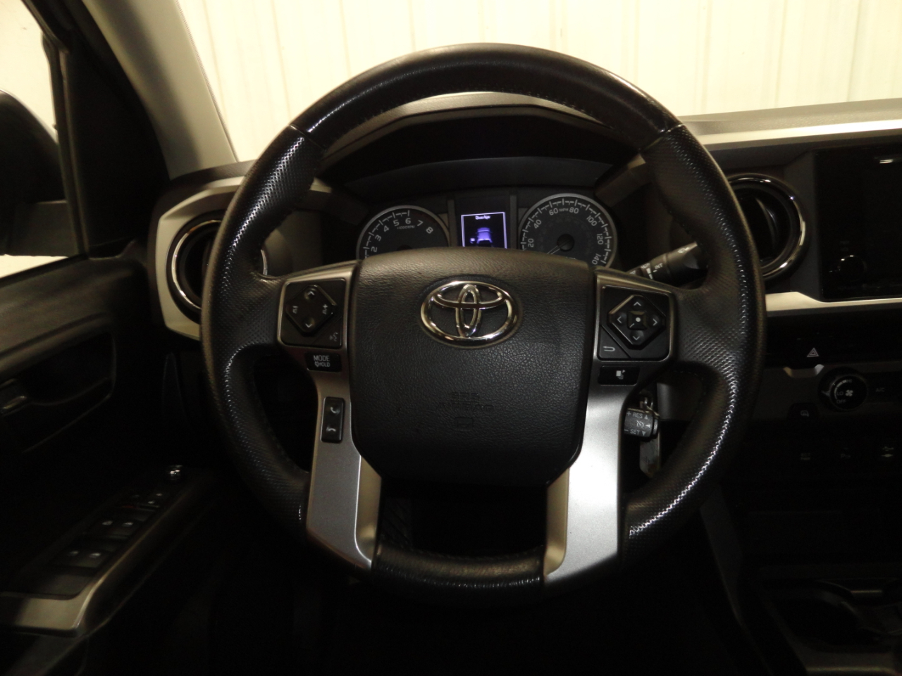 Toyota Tacoma SR5 Double Cab 5' Bed V6 4x2 AT (Natl) 2017