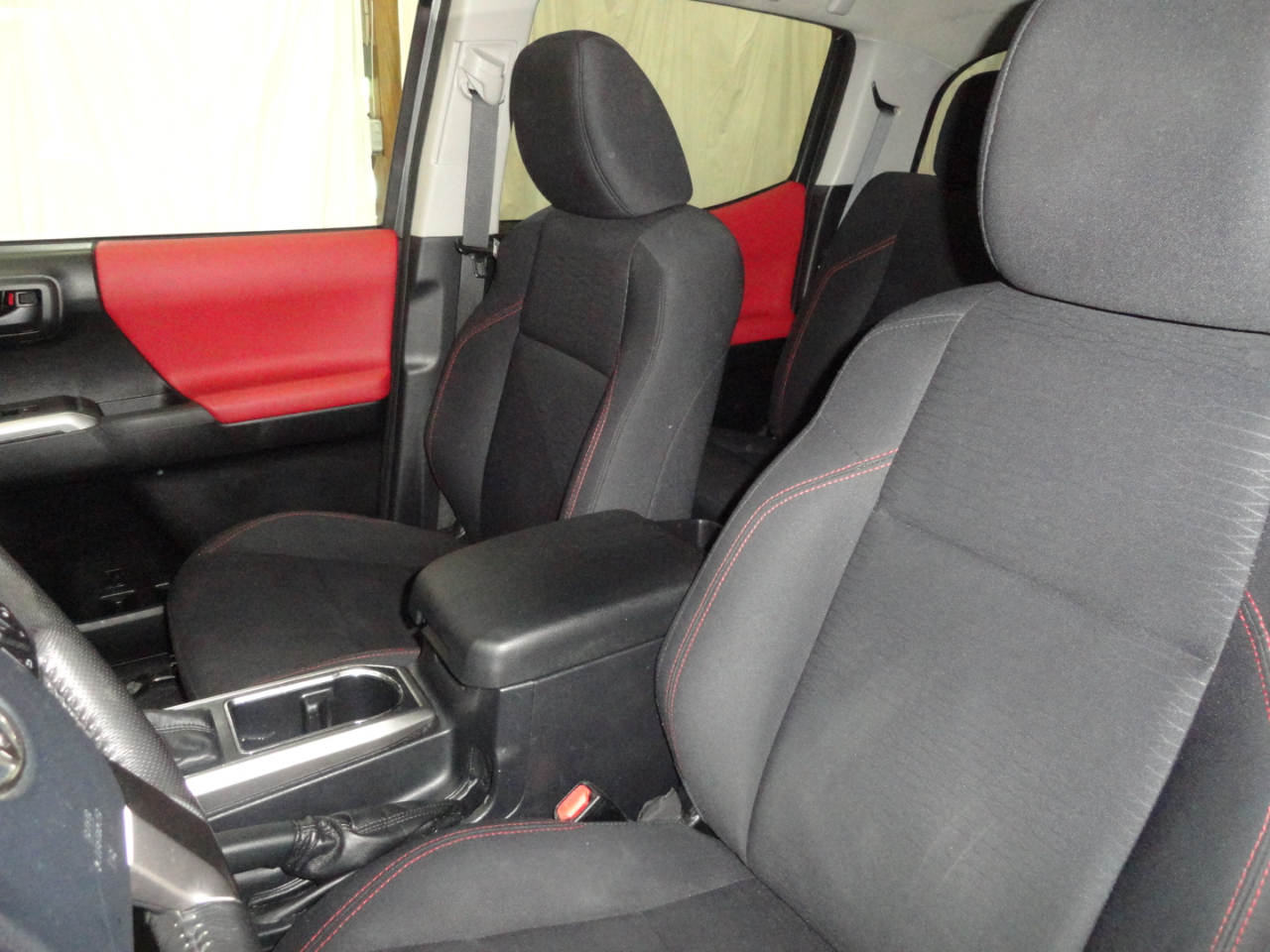 Toyota Tacoma SR5 Double Cab 5' Bed V6 4x2 AT (Natl) 2017