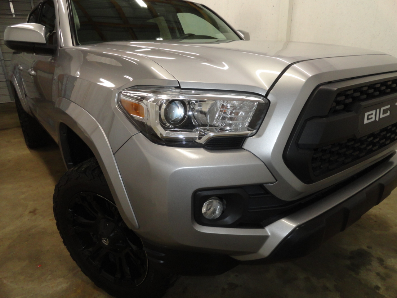 Toyota Tacoma SR5 Double Cab 5' Bed V6 4x2 AT (Natl) 2017