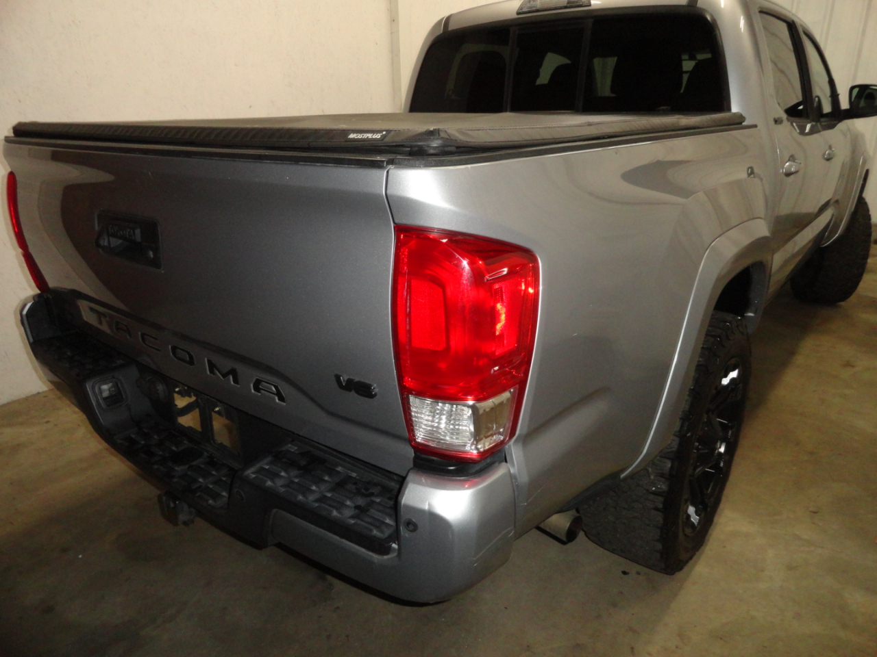 Toyota Tacoma SR5 Double Cab 5' Bed V6 4x2 AT (Natl) 2017