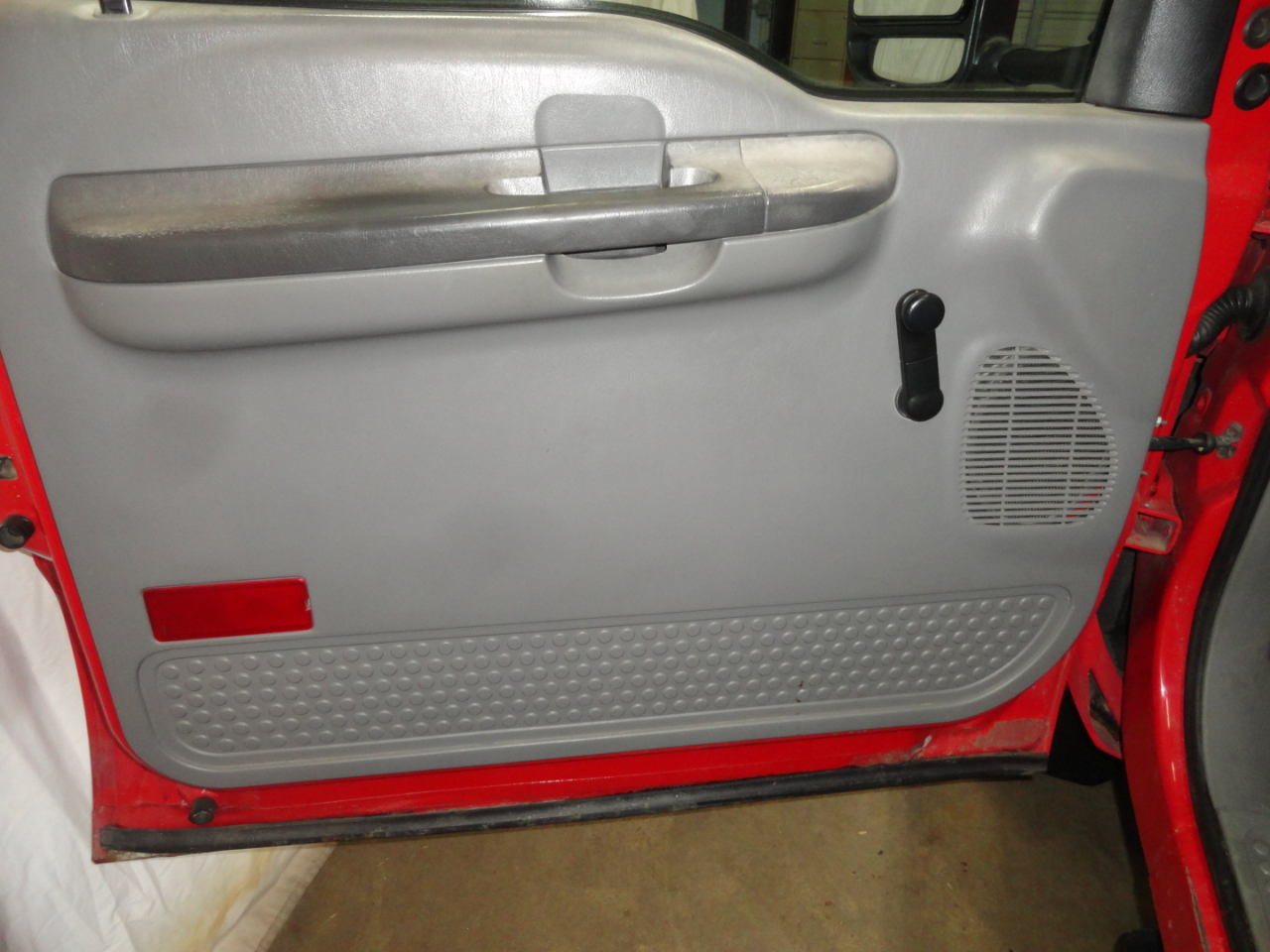 Ford Super Duty F-250 Reg Cab 137" XL 4WD 2004