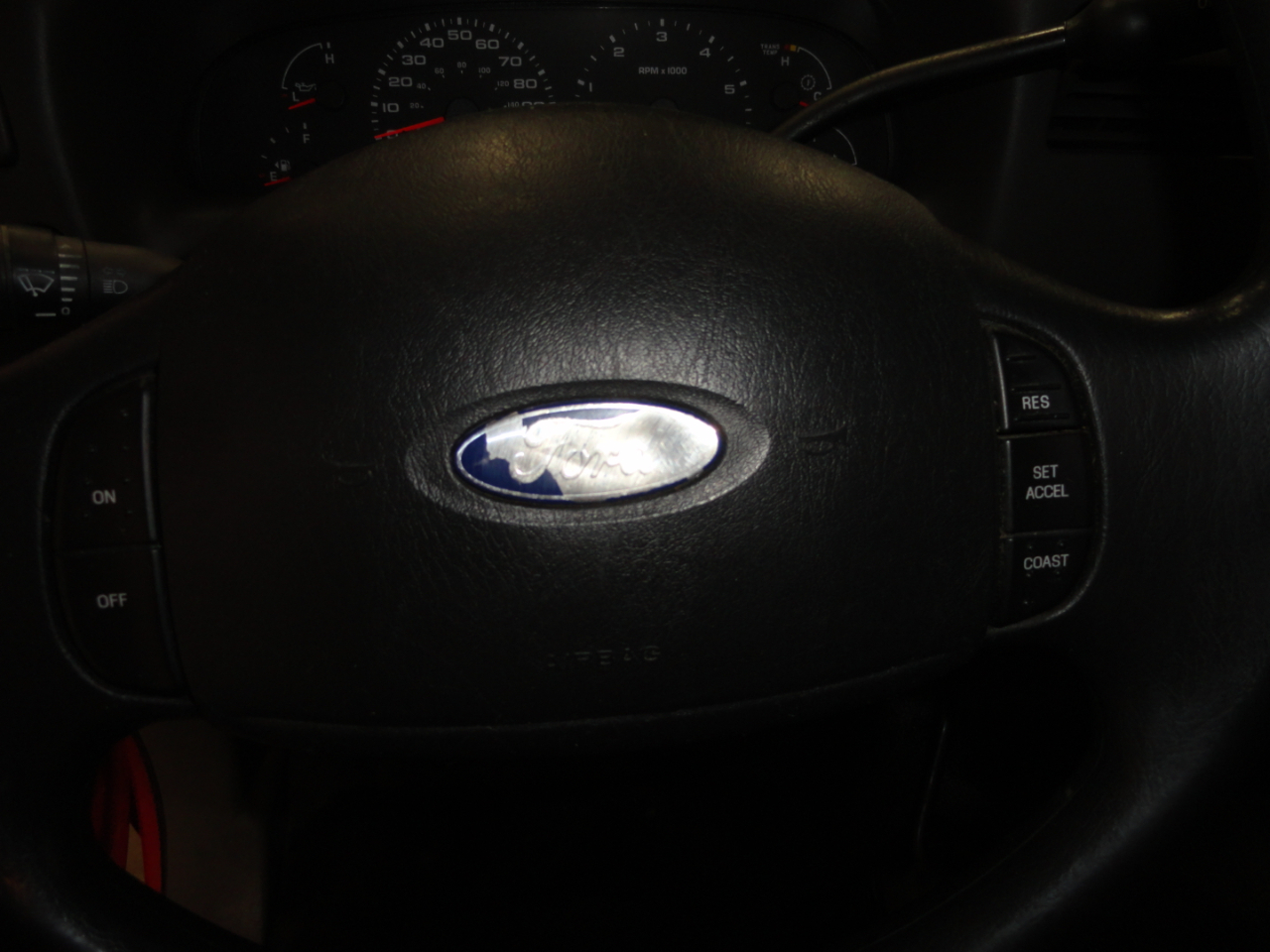 Ford Super Duty F-250 Reg Cab 137" XL 4WD 2004