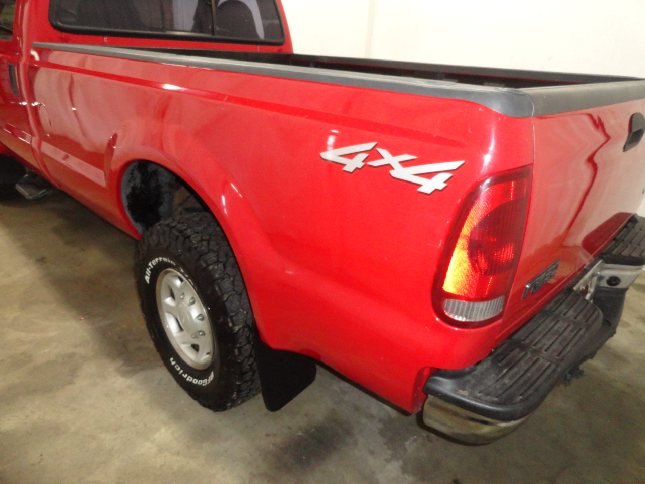 Ford Super Duty F-250 Reg Cab 137" XL 4WD 2004