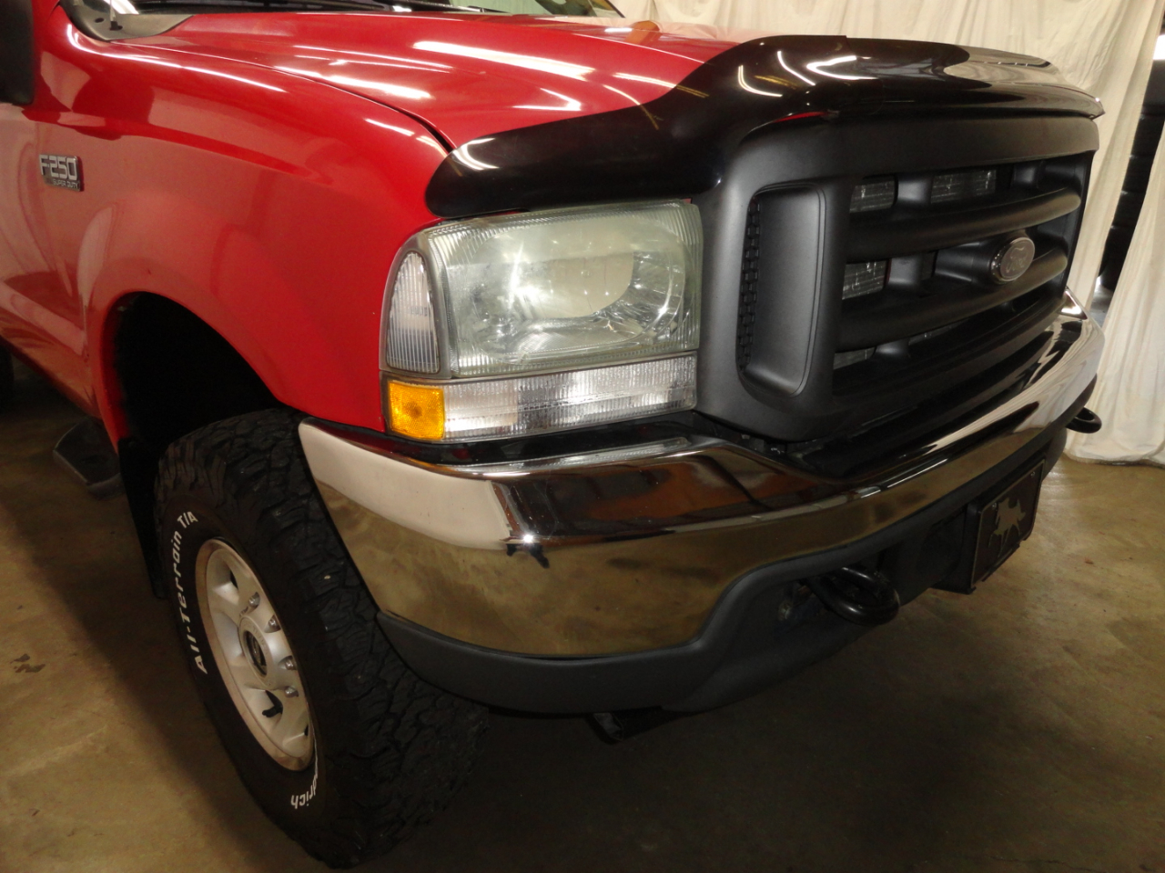 Ford Super Duty F-250 Reg Cab 137" XL 4WD 2004