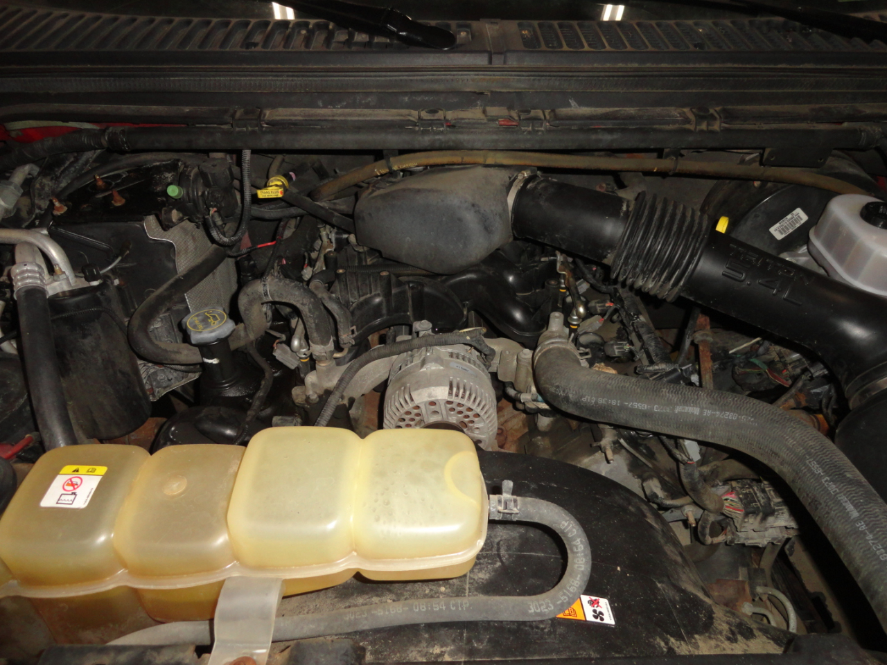 Ford Super Duty F-250 Reg Cab 137" XL 4WD 2004