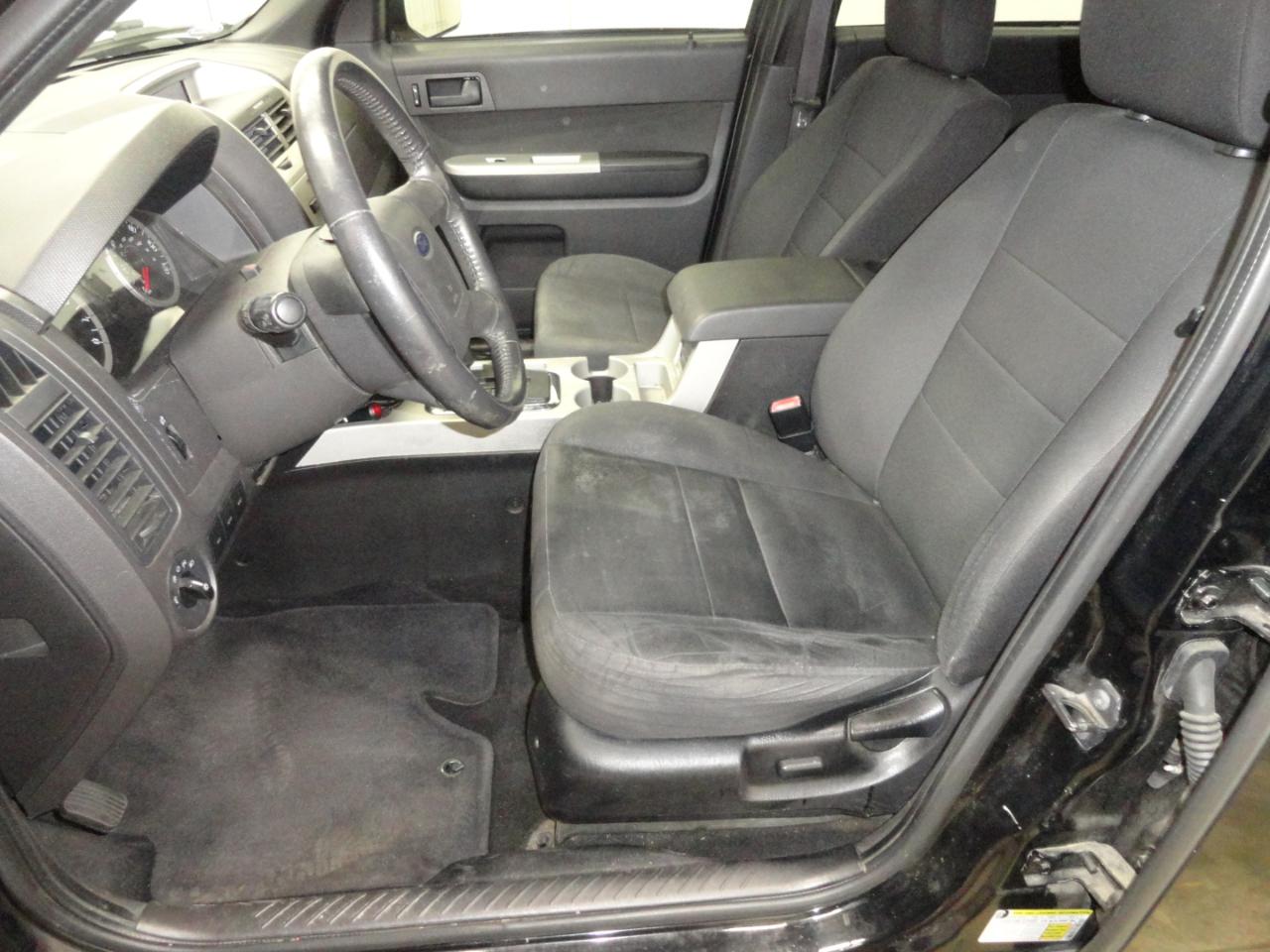 Ford Escape FWD 4dr XLT 2010