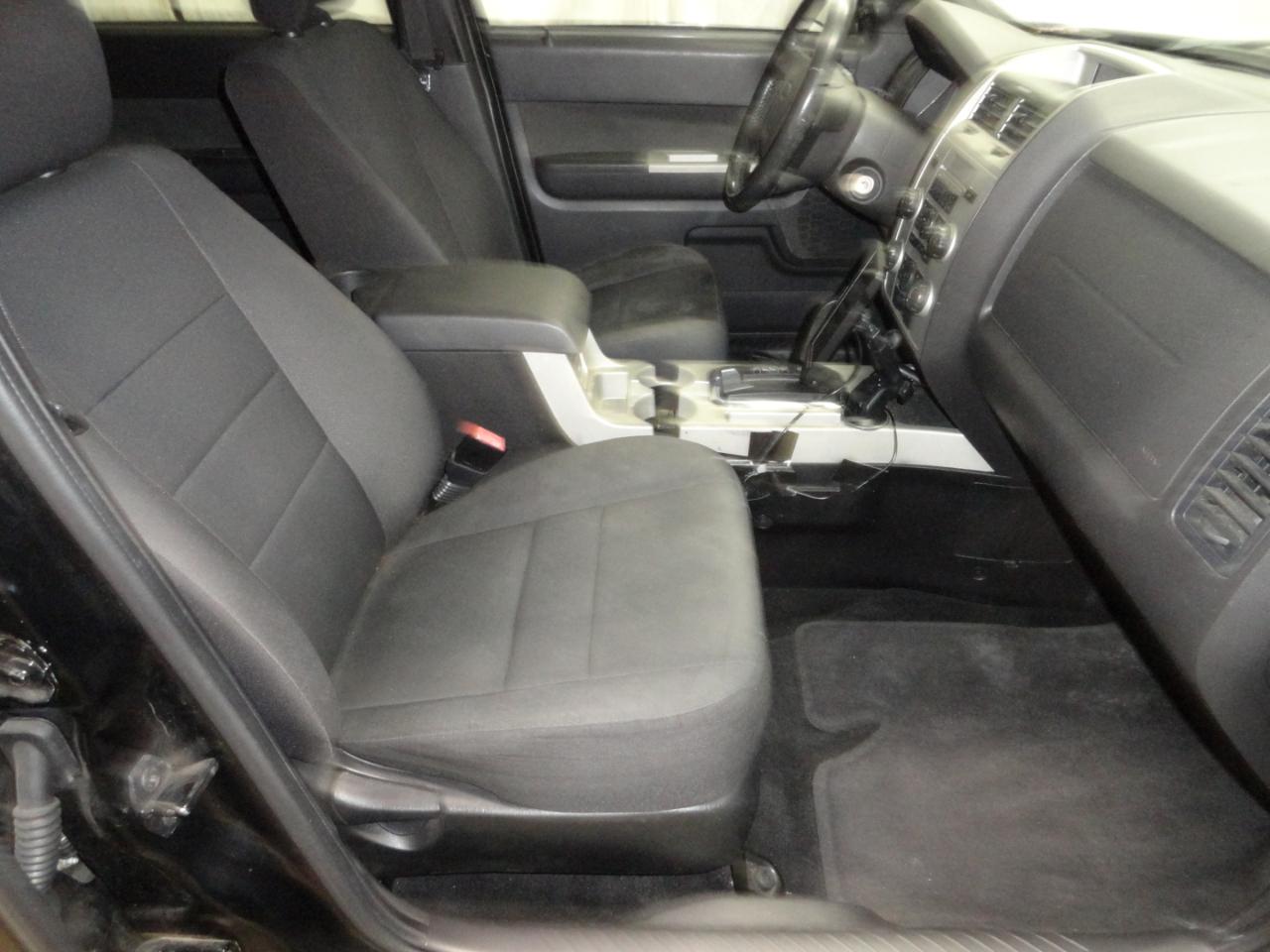 Ford Escape FWD 4dr XLT 2010