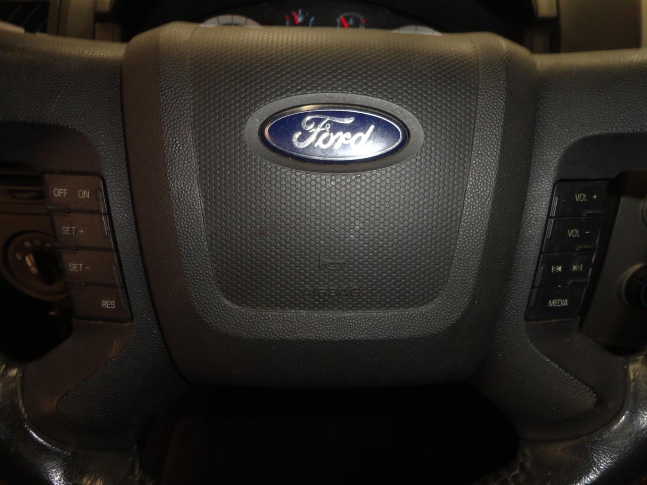 Ford Escape FWD 4dr XLT 2010