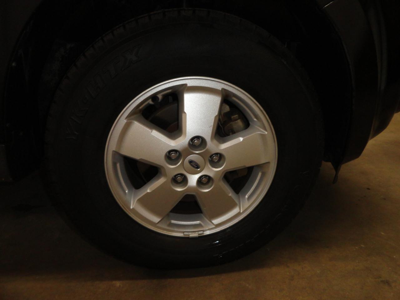 Ford Escape FWD 4dr XLT 2010