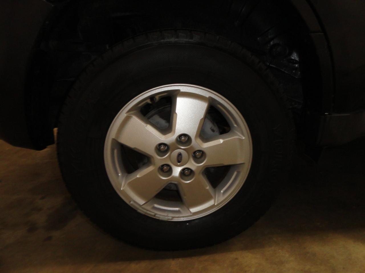 Ford Escape FWD 4dr XLT 2010