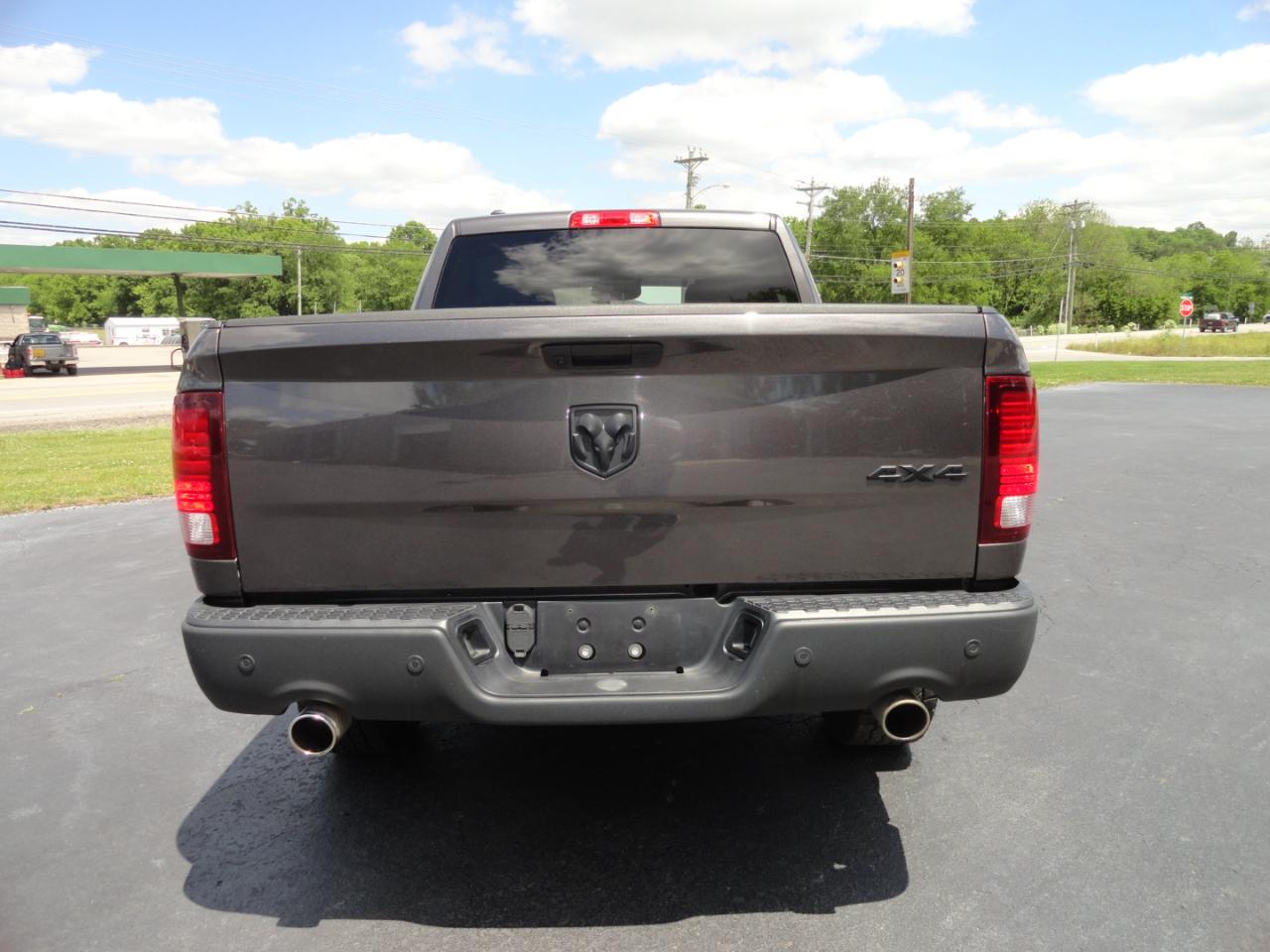 RAM 1500 Classic Warlock 4x4 Crew Cab 5'7" Box 2021